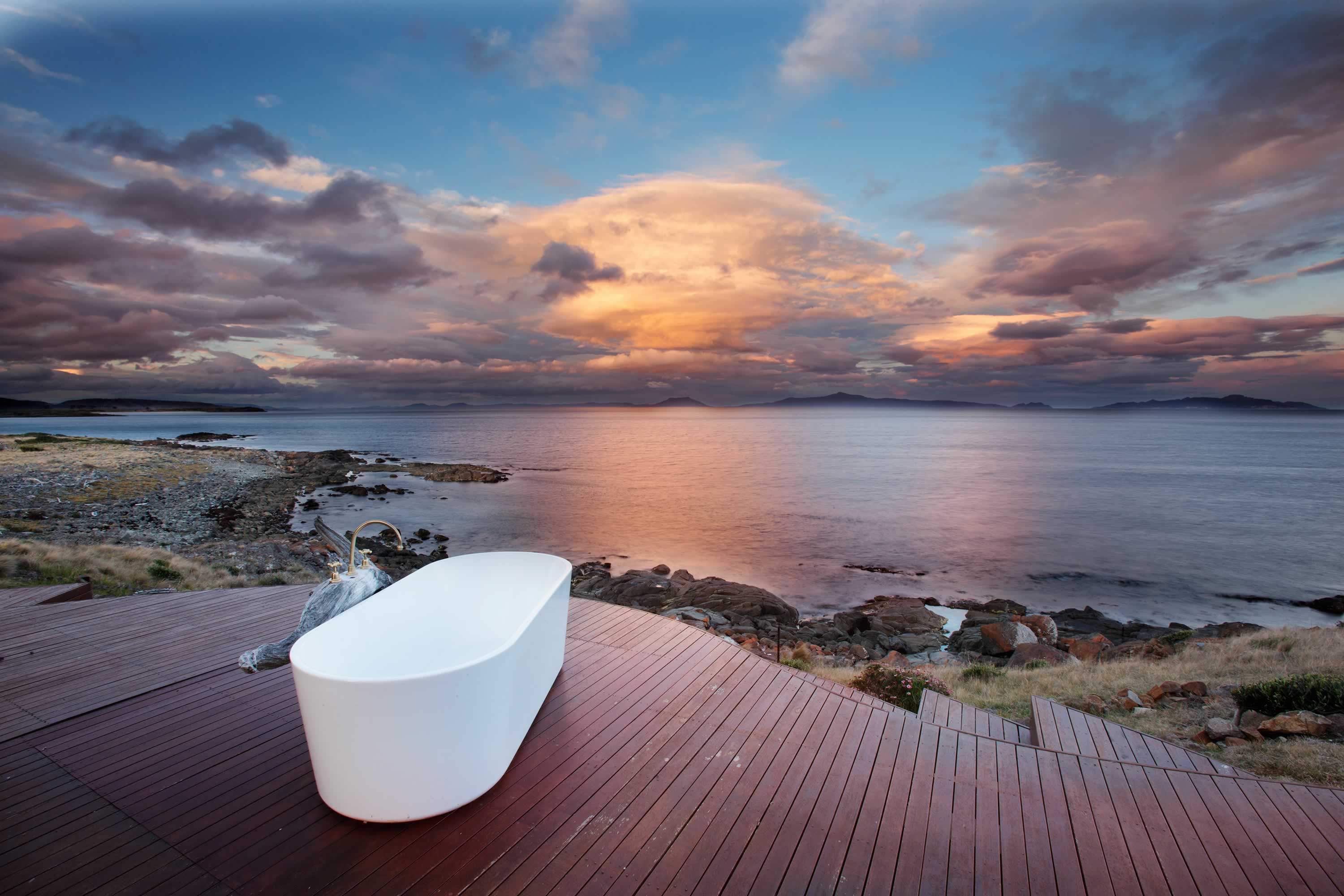 Bath in nature in the bathtub on the deck Thalia Haven, East Coast